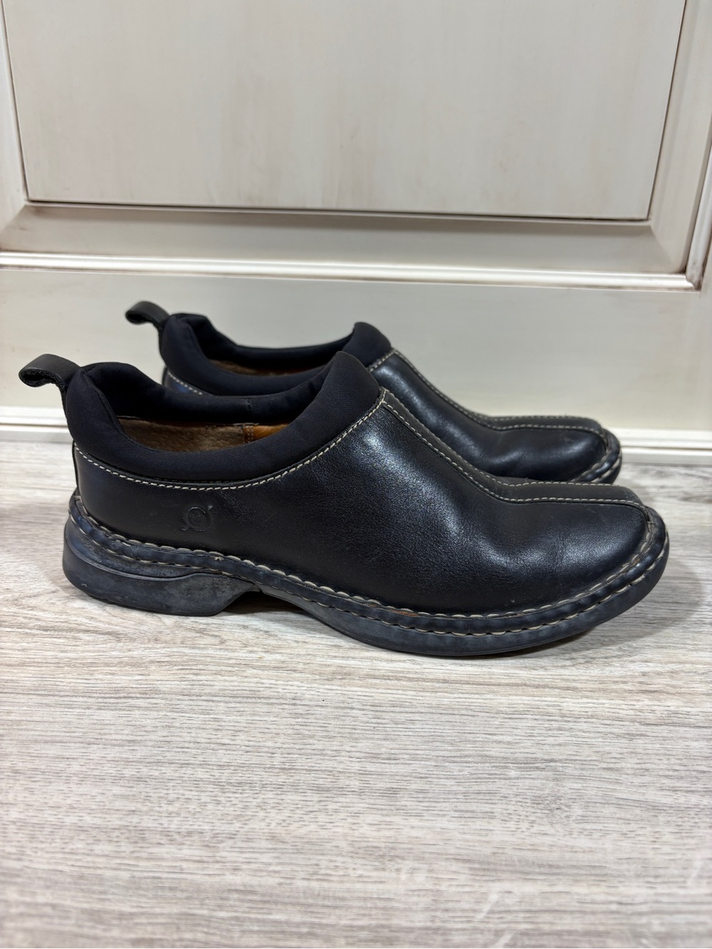 Born Shoes Womens 8.5 Slip On Leather Contrast Split Seam Black Clog Comfort
